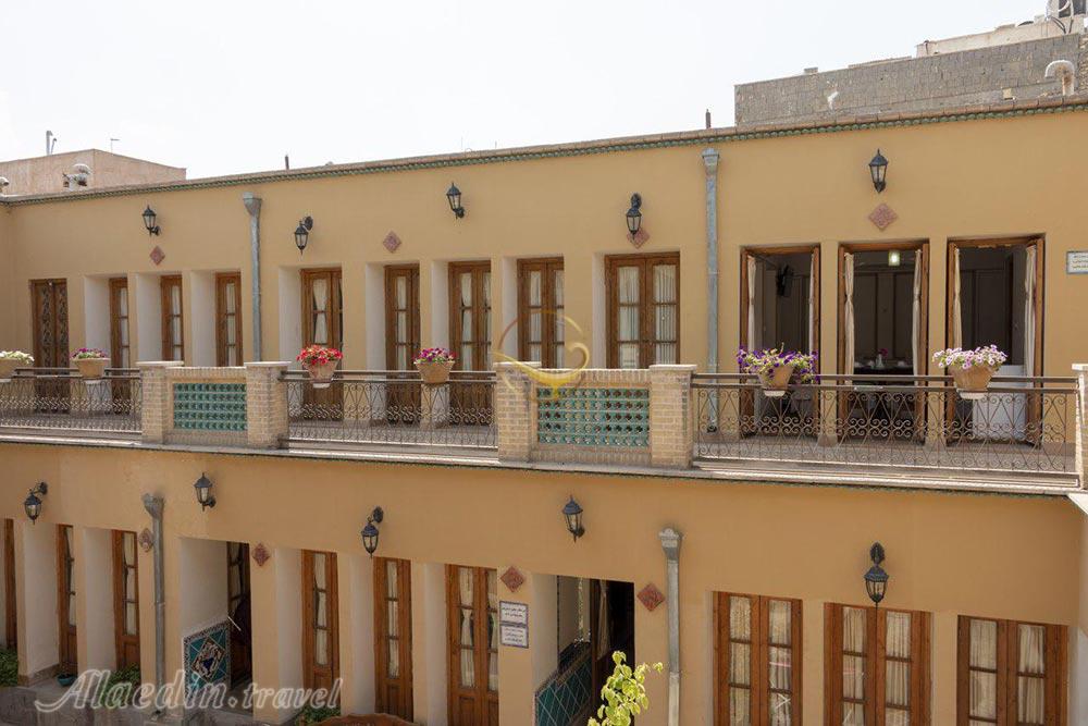 نمای بیرونی هتل سنتی طلوع خورشید اصفهان | علاءالدین تراول