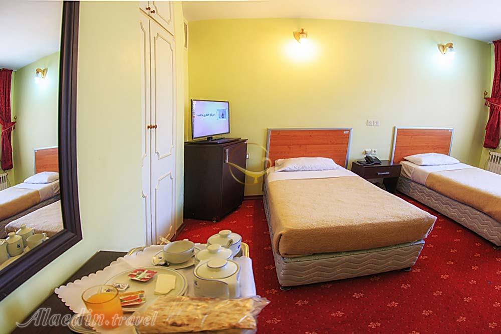 اتاق دوتخته تویین هتل جهانگردی جلفا | علاءالدین تراول