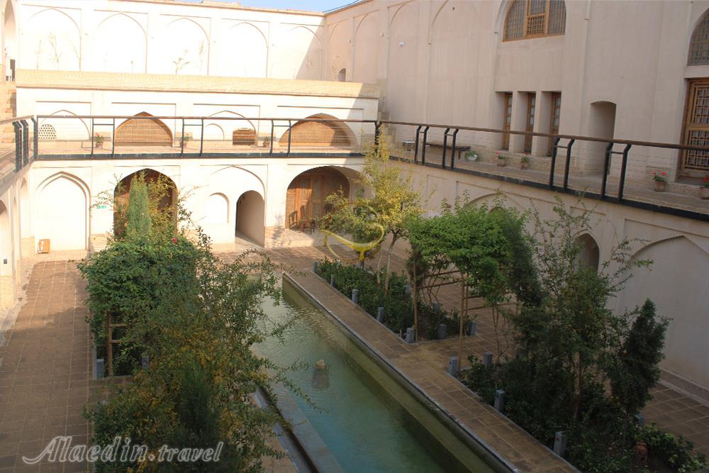 هتل عامری‌ها کاشان | علاءالدین تراول