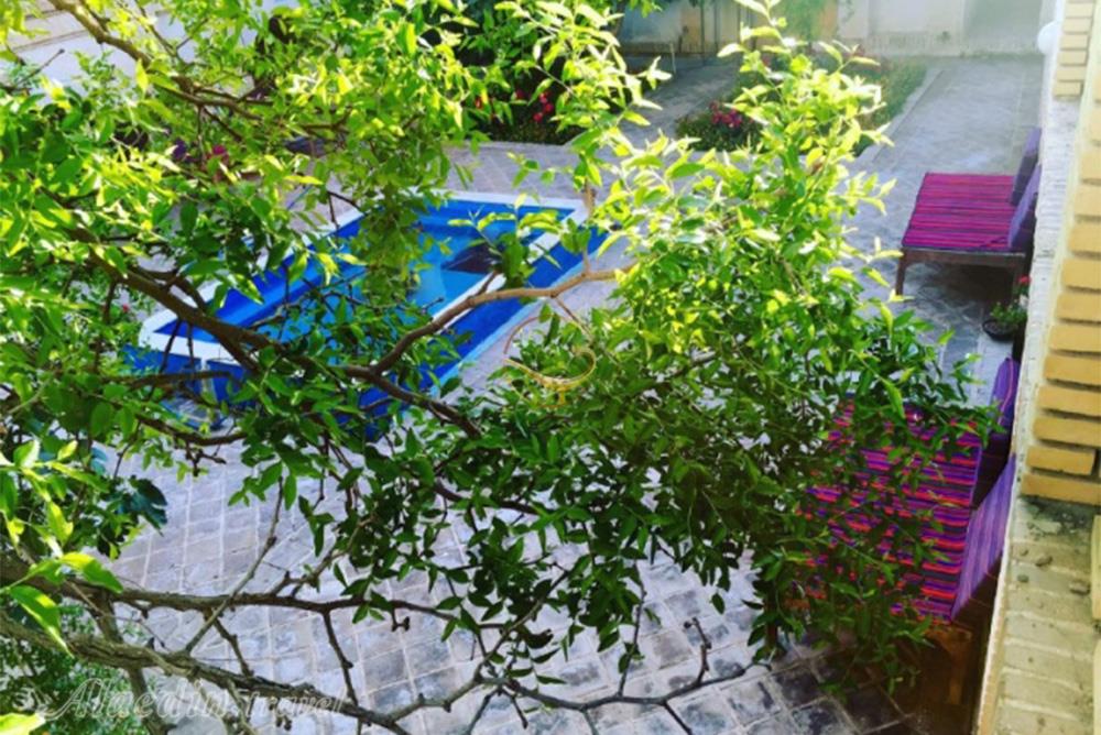 حیاط اقامتگاه بوم گردی خانه صفا آران و بیدگل | علاءالدین تراول