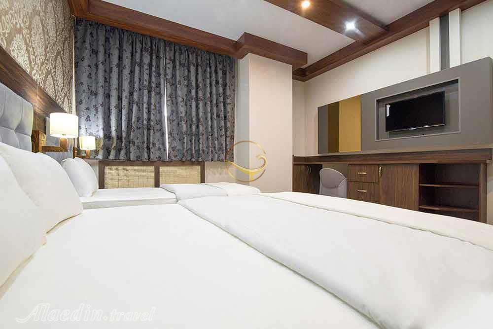 میز رستوران هتل 3 ستاره ارگ محتشم قمصر کاشان | علاءالدین تراول