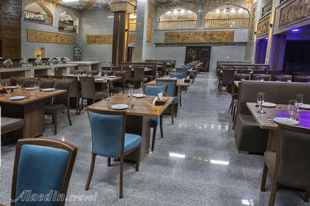 رستوران هتل 3 ستاره ارگ محتشم قمصر کاشان | علاءالدین تراول