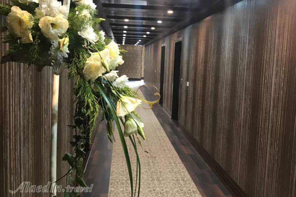 راهرو هتل 3 ستاره ارگ محتشم قمصر کااشان | علاءالدین تراول