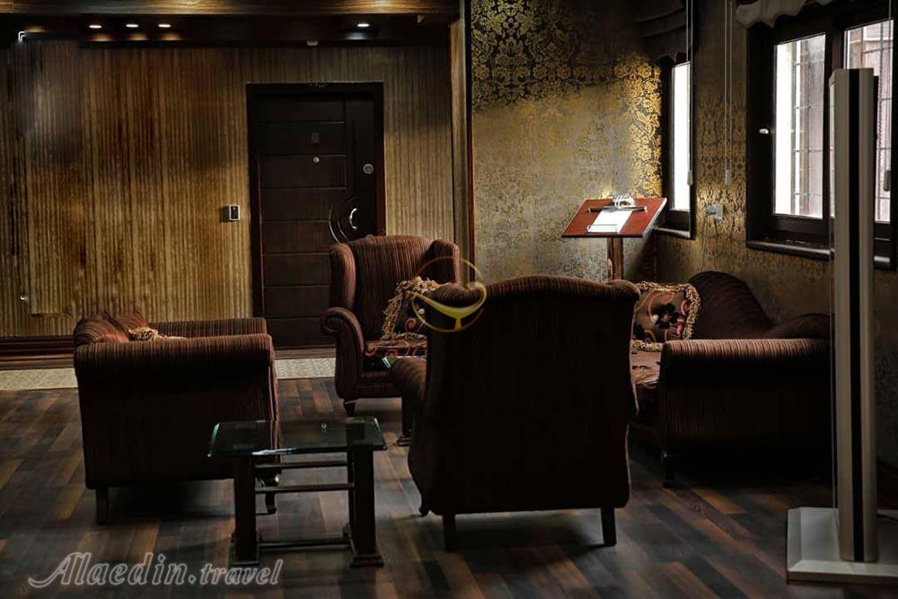 فضای نشیمن هتل 3 ستاره ارگ محتشم قمصر کاشان | علاءالدین تراول