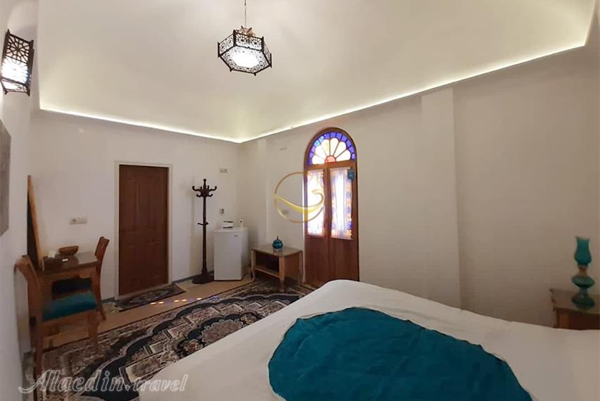 اقامتگاه سنتی سرای باباافضل کاشان | علاالدین تراول