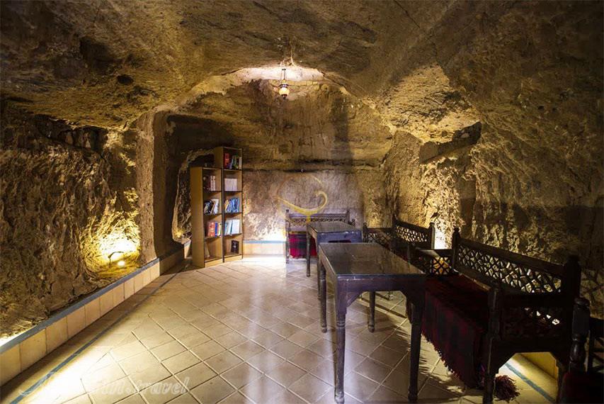 اقامتگاه سنتی سرای باباافضل کاشان | علاالدین تراول