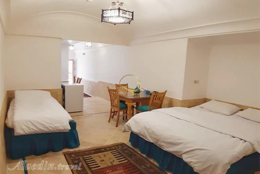 اقامتگاه سنتی سرای باباافضل کاشان | علاالدین تراول