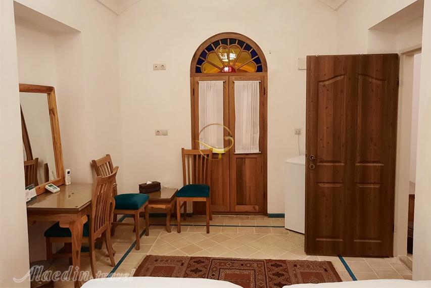 اقامتگاه سنتی سرای باباافضل کاشان | علاالدین تراول