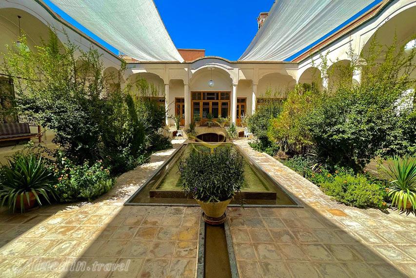 هتل درب باغ کاشان | علاءالدین تراول