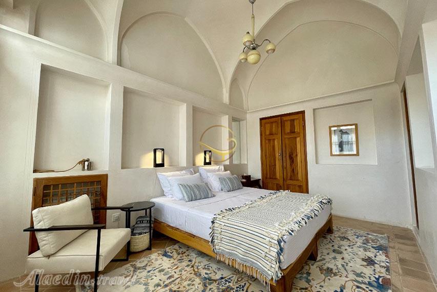 هتل درب باغ کاشان | علاءالدین تراول