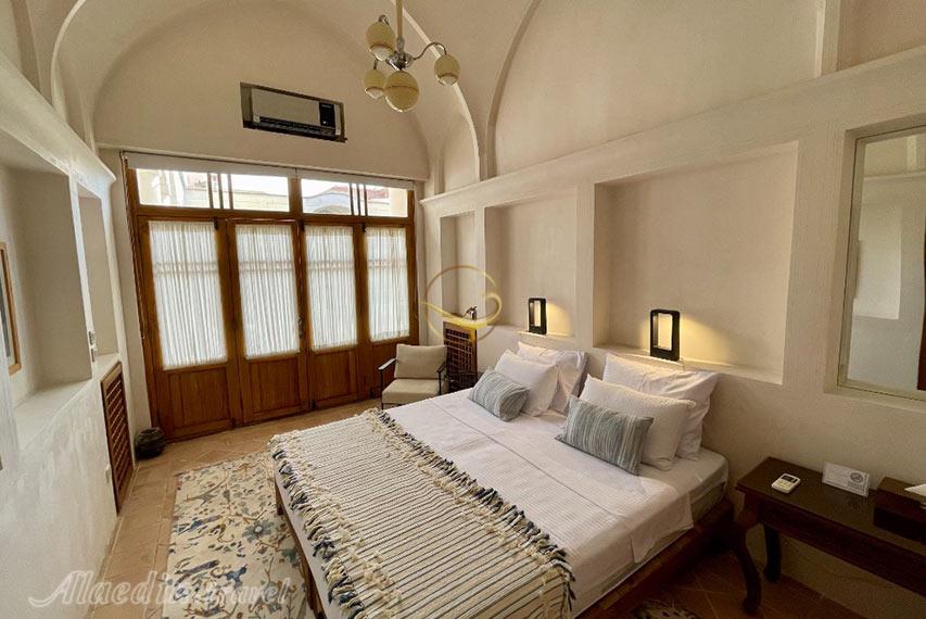 هتل درب باغ کاشان | علاءالدین تراول