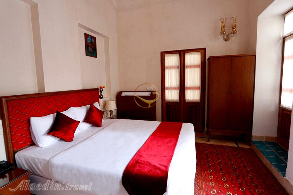 هتل عمارت ماندگار کاشان | علاءالدین تراول