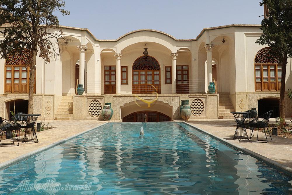 هتل عمارت ماندگار کاشان | علاءالدین تراول
