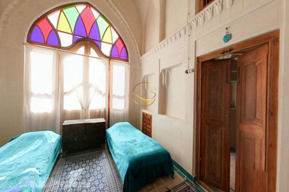 اتاق پرده سرای دو هتل 3 ستاره خانه ایرانی کاشان | علاءالدین تراول