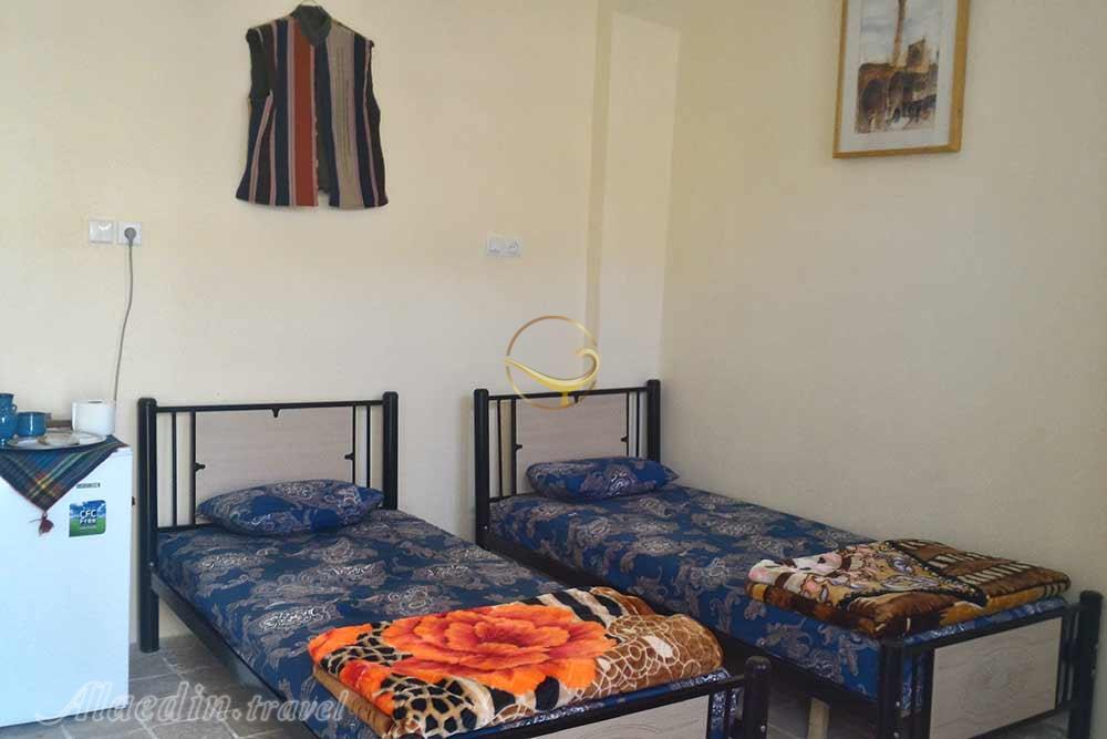 اتاق دو تخته تویین هتل خانه دوست کاشان | علاءالدین تراول