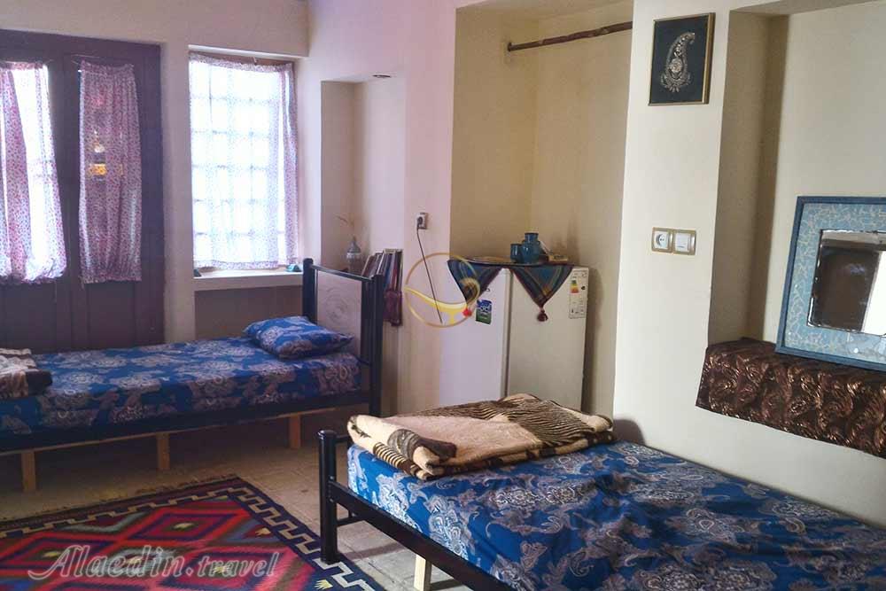 اتاق دو تخته تویین هتل خانه دوست کاشان | علاءالدین تراول