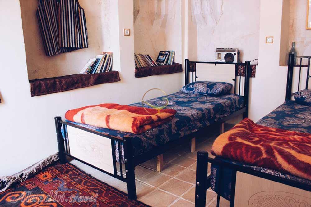 اتاق دو تخته تویین هتل خانه دوست کاشان | علاءالدین تراول