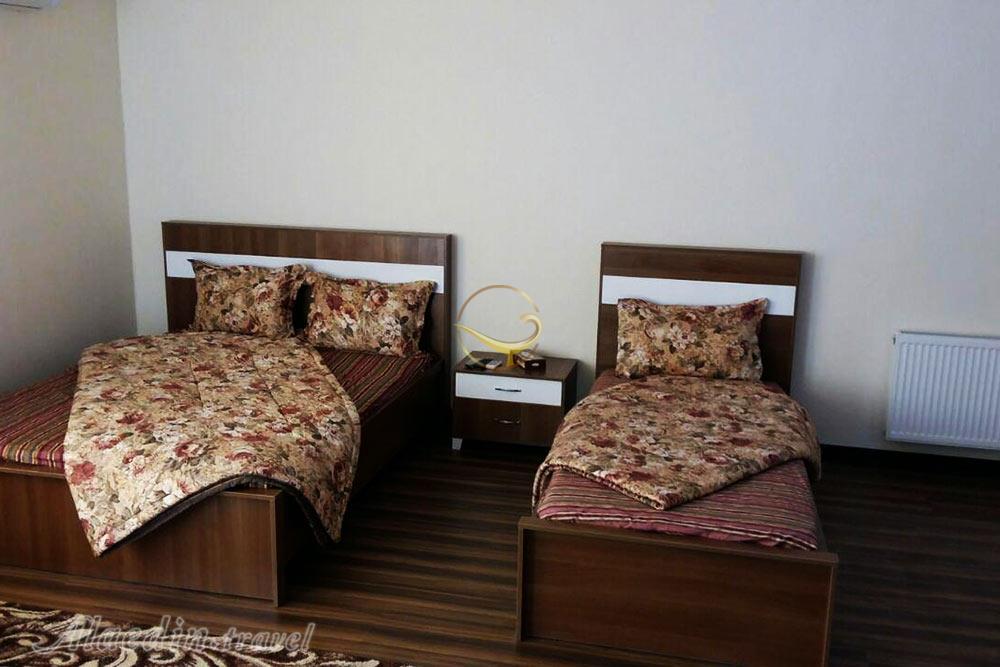 اتاق سه تخته مجتمع گردشگری اردهال خورشیدی | علاءالدین تراول