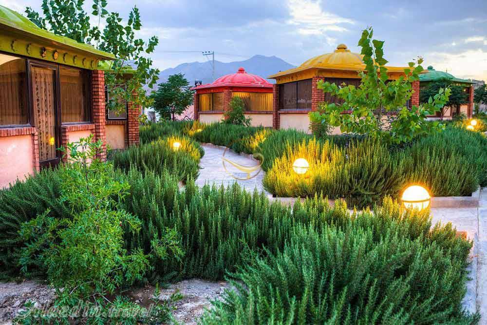 محوطه بیرونی مجتمع گدشگری خورشید اردهال | علاءالدین تراول