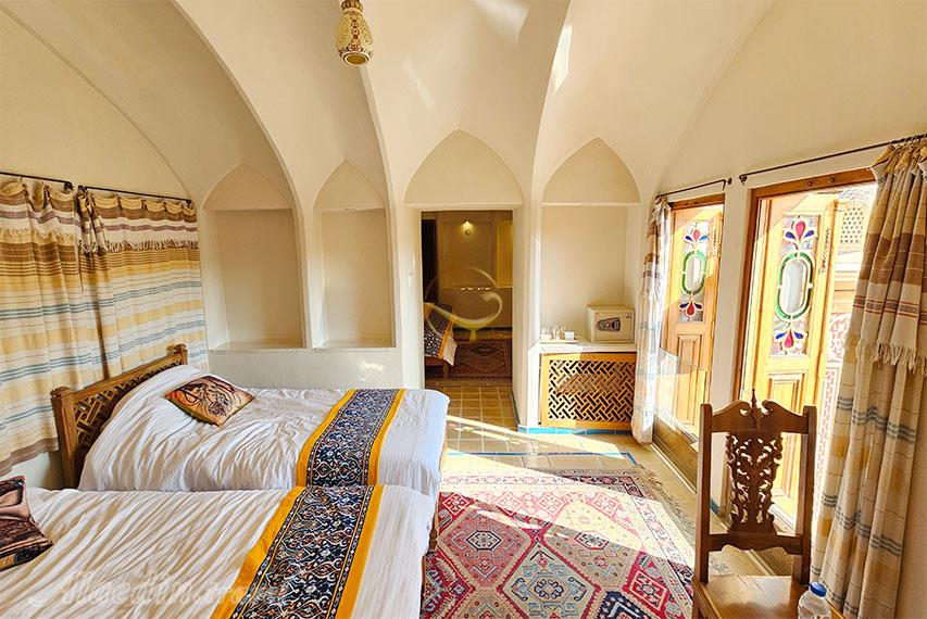 اتاق چهار نفره هتل مهینستان راهب کاشان | علاالدین تراول