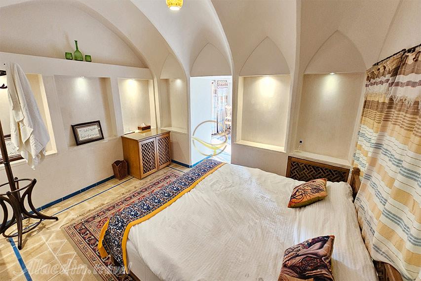 اتاق سه تخته دبل و تویین هتل مهینستان راهب کاشان | علاالدین تراول