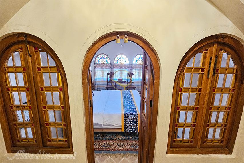 اتاق دبل هتل مهینستان راهب کاشان | علاالدین تراول