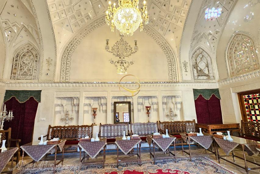 شاهنشین هتل مهینستان راهب کاشان | علاالدین تراول