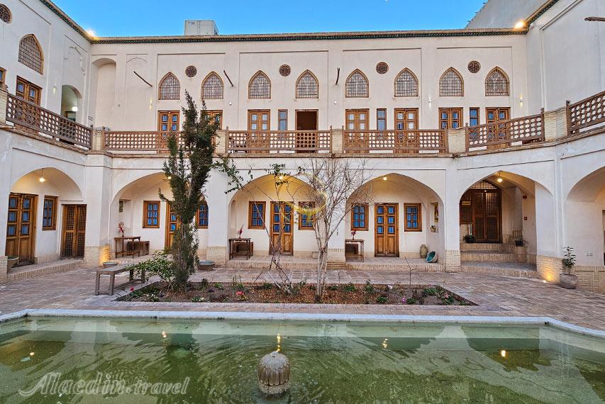 هتل خانه مرشدی 2 (ادیب) کاشان