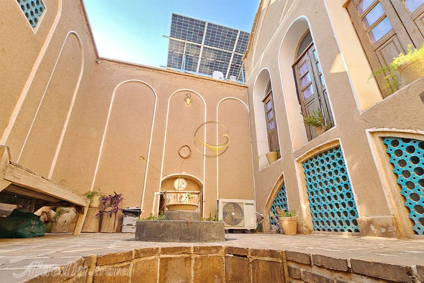 اقامتگاه بوم گردی خانه نقلی کاشان | علاالدین تراول