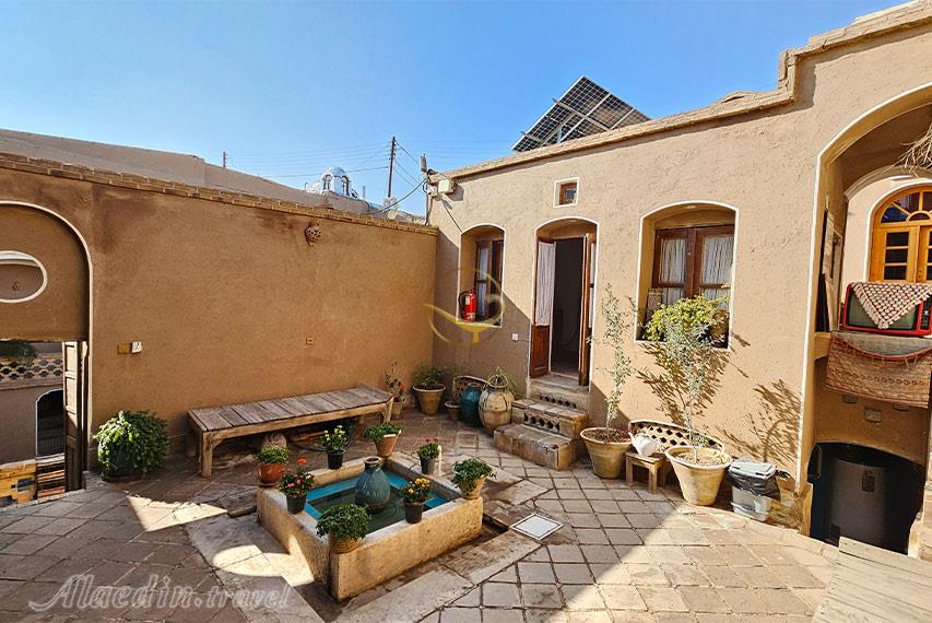 اقامتگاه بوم گردی خانه نقلی کاشان | علاالدین تراول