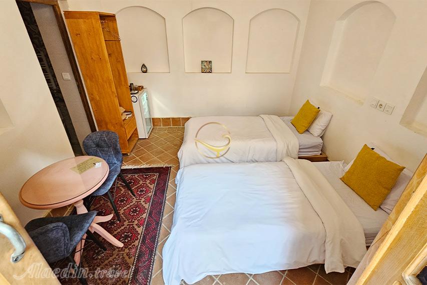 اتاق دو تخته سینگل بوتیک هتل سنگ پلوی کاشان | علاالدین تراول