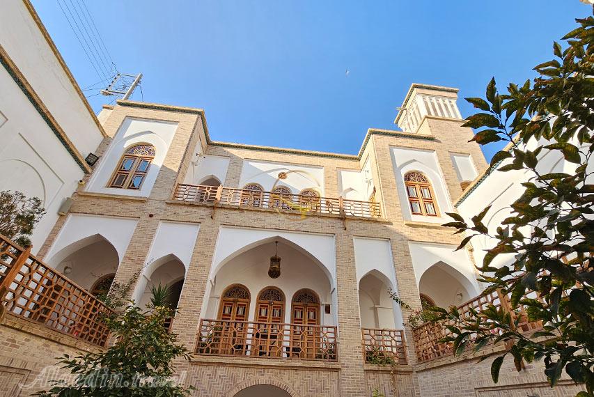 نمای بادگیر بوتیک هتل سنگ پلوی کاشان | علاالدین تراول