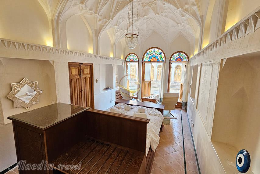 اتاق سه دری بوتیک هتل سوریجان کاشان | علاالدین تراول