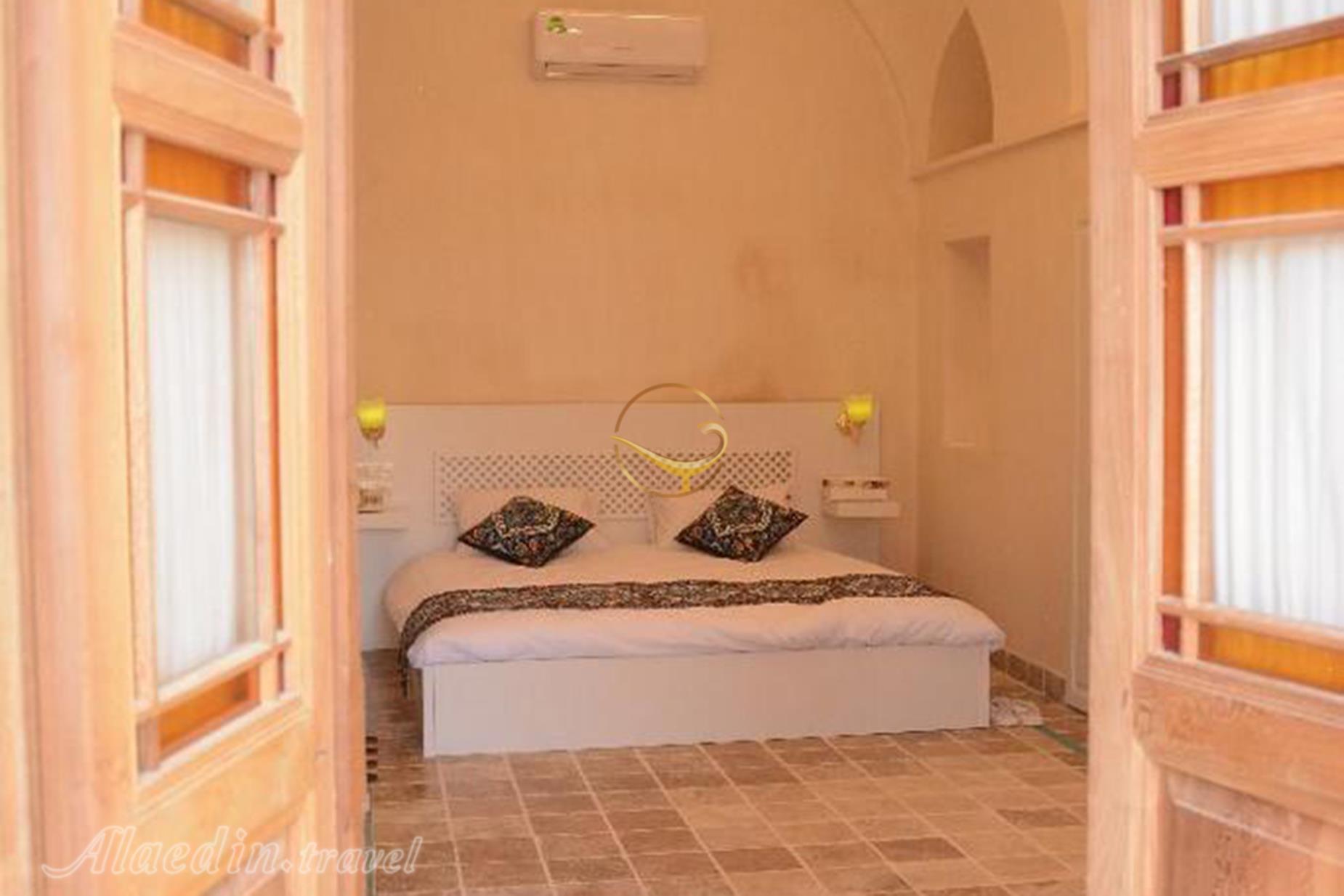 اقامتگاه تاریخی یاسمین راهب کاشان | علاءالدین تراول