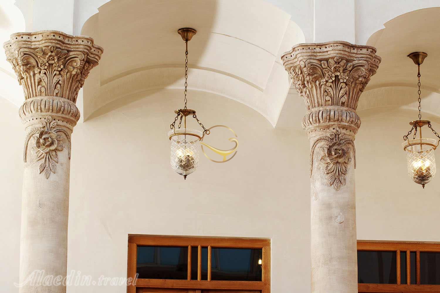 بوتیک هتل زاویه کاشان | علاءالدین تراول