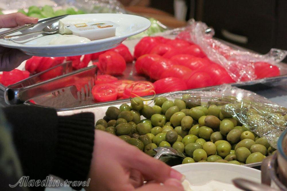 صبحانه هتل سه ستاره باران سبز کلاردشت | علاءالدین تراول