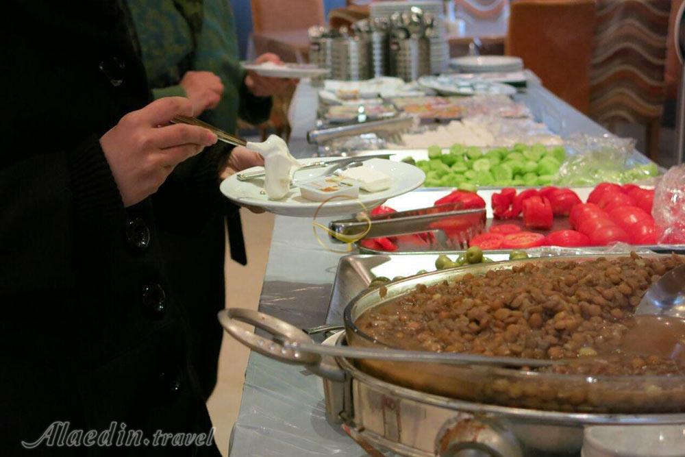 صبحانه هتل سه ستاره باران سبز کلاردشت | علاءالدین تراول