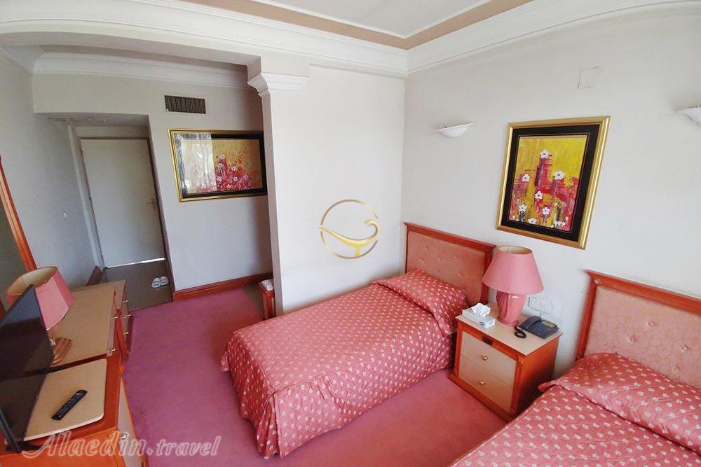 اتاق دو تخته تویین هتل اخوان کرمان | علاءالدین تراول