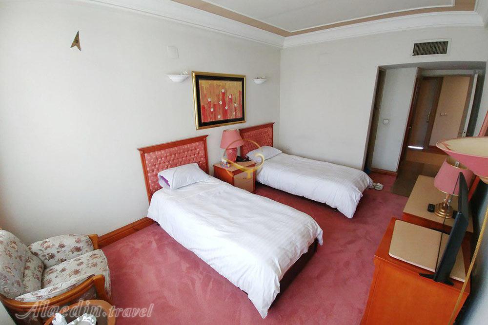 اتاق دو تخته تویین هتل اخوان کرمان | علاءالدین تراول