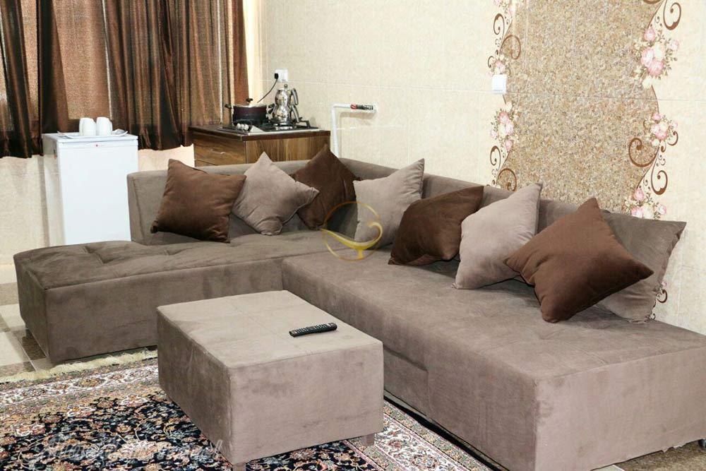 فضای نشیمن هتل آپارتمان آسام کرمان | علاءالدین تراول