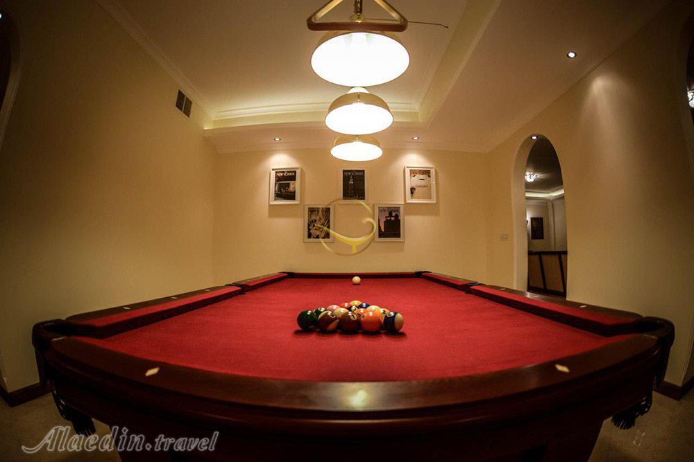 میز بیلیارد هتل روزهای طلایی کرمان | علاءالدین تراول