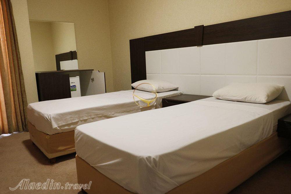 هتل سه ستاره هزار کرمان | علاءالدین تراول