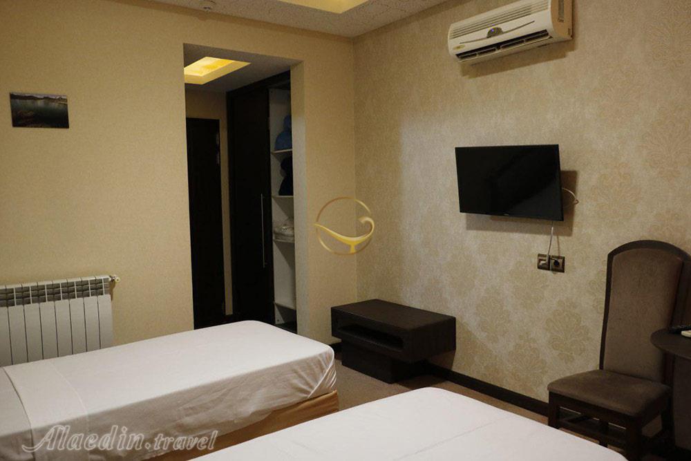 هتل سه ستاره هزار کرمان | علاءالدین تراول