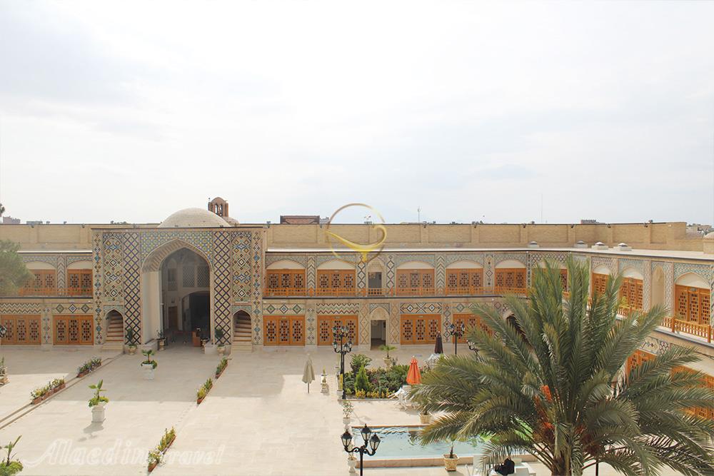 هتل کاروانیکا کرمان | علاءالدین تراول