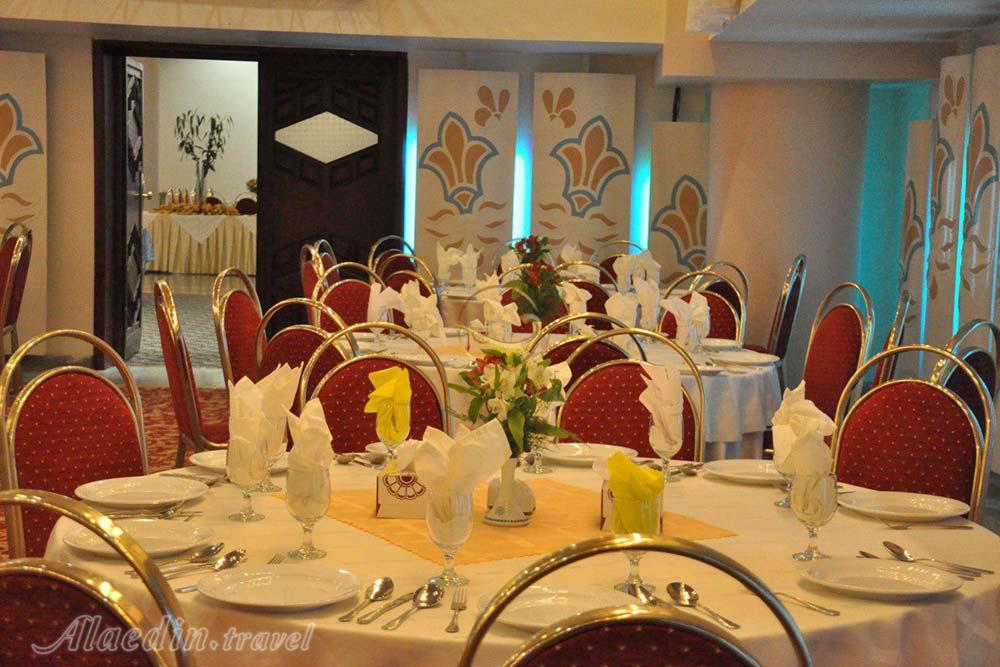 رستوران هتل 5 ستاره پارس کرمان | علاءالدین تراول