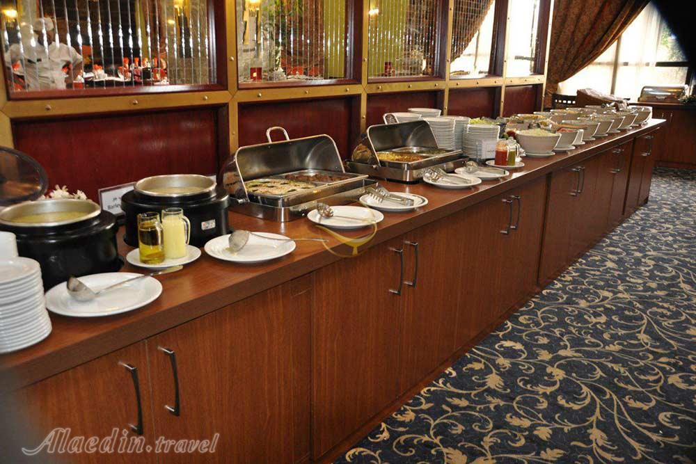 سلف غذاخوری هتل 5 ستاره پارس کرمان | علاءالدین تراول