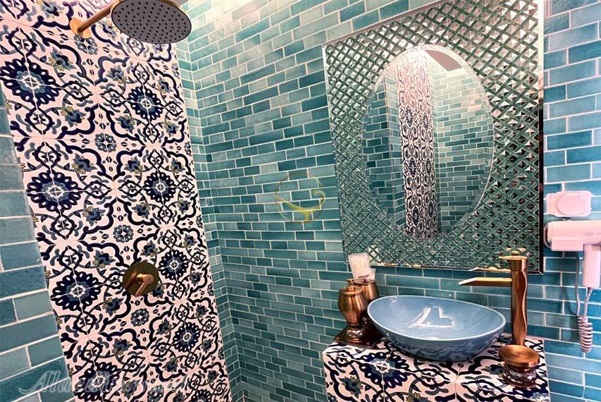 حمام و سرویس بهداشتی فیروزه بوتیک هتل صارم الدوله ونوشک | علاالدین تراول