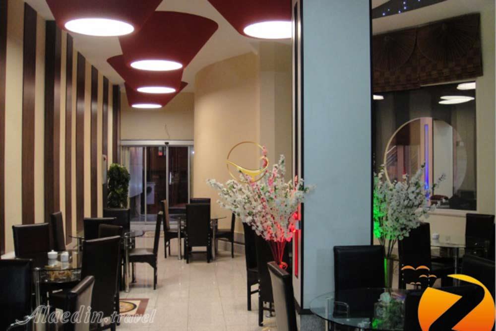 کافی شاپ هتل سه ستاره زمرد خوی | علاءالدین تراول