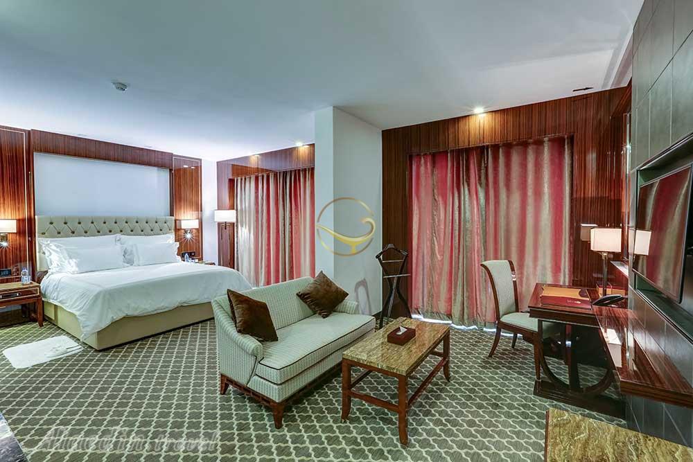 سوئیت آتوسا لوکس دو تخته رو به باغ هتل پنج ستاره داریوش کیش | علاءالدین تراول