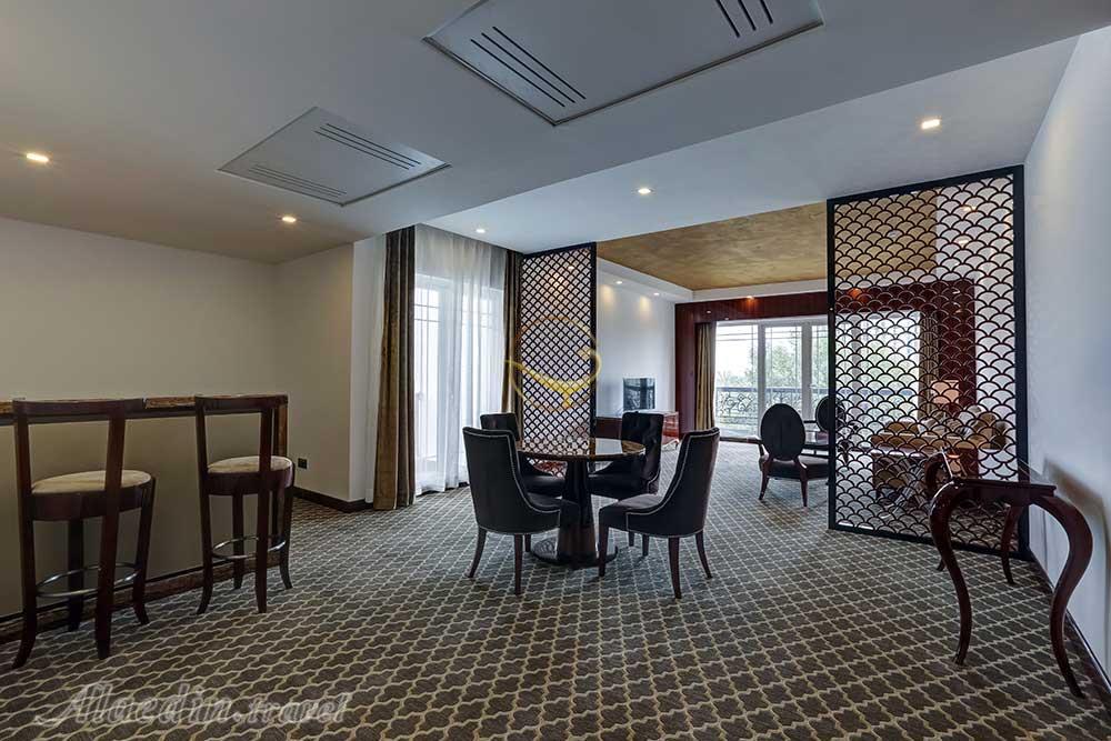 سوئیت آتوسا لوکس دو تخته هتل پنج ستاره داریوش کیش | علاءالدین تراول